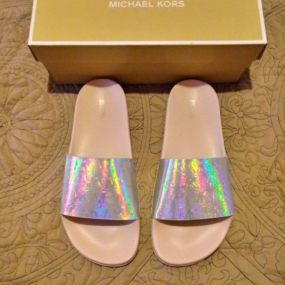 Michael Kors Gilmore Slides - Picture 2 of 10